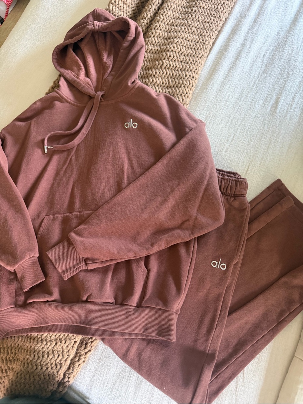 Alo Yoga Accolade Hoodie & Straight Leg Sweatpants Set Rust S